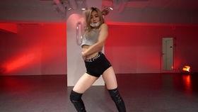 金金穿紧身丝袜,紧身丝袜下的时尚风采