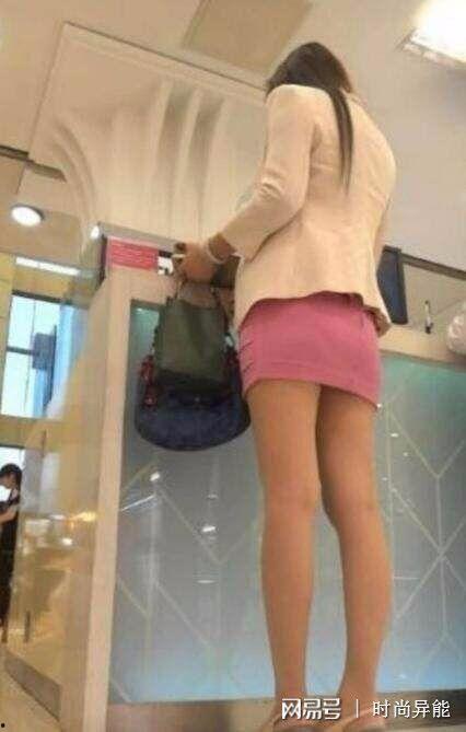 妈妈翘起丝袜大屁股,妈妈翘臀的性感瞬间